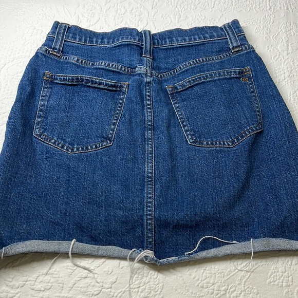 ⭐️🌸Madewell denim skirt size 26 mini frayed hem - Picture 2 of 8